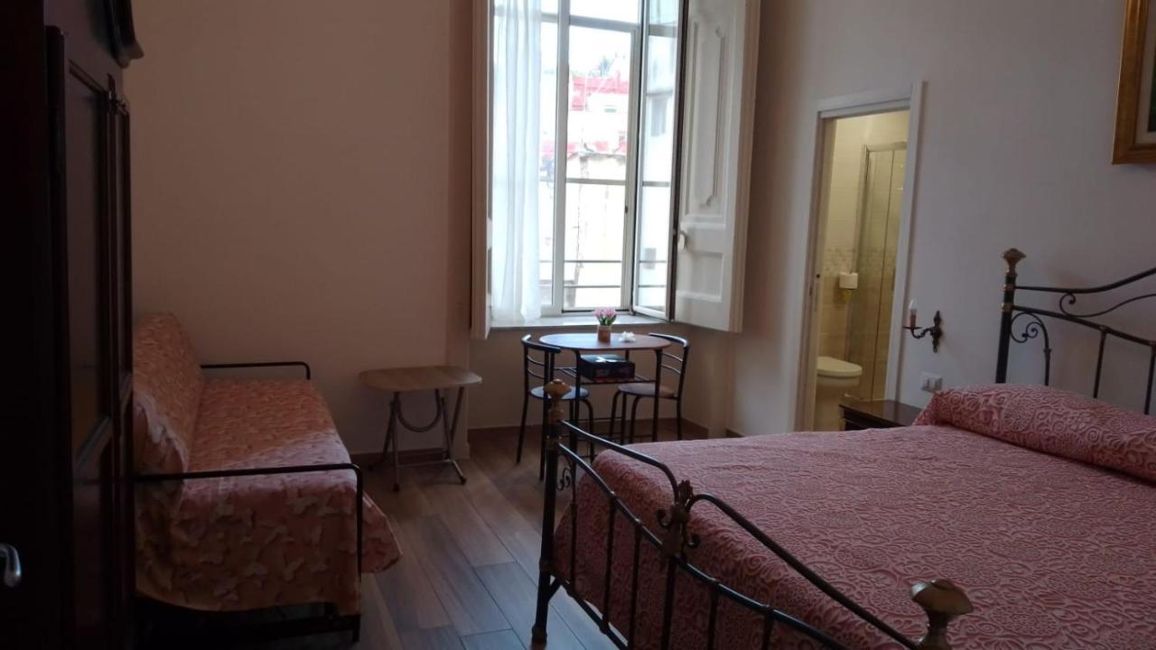 B&B Palazzo Sersale Napoli Exterior foto