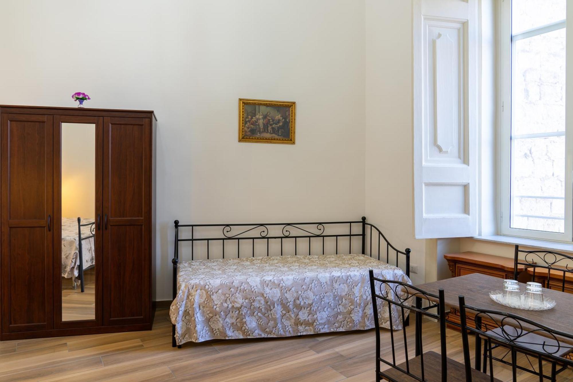 B&B Palazzo Sersale Napoli Exterior foto